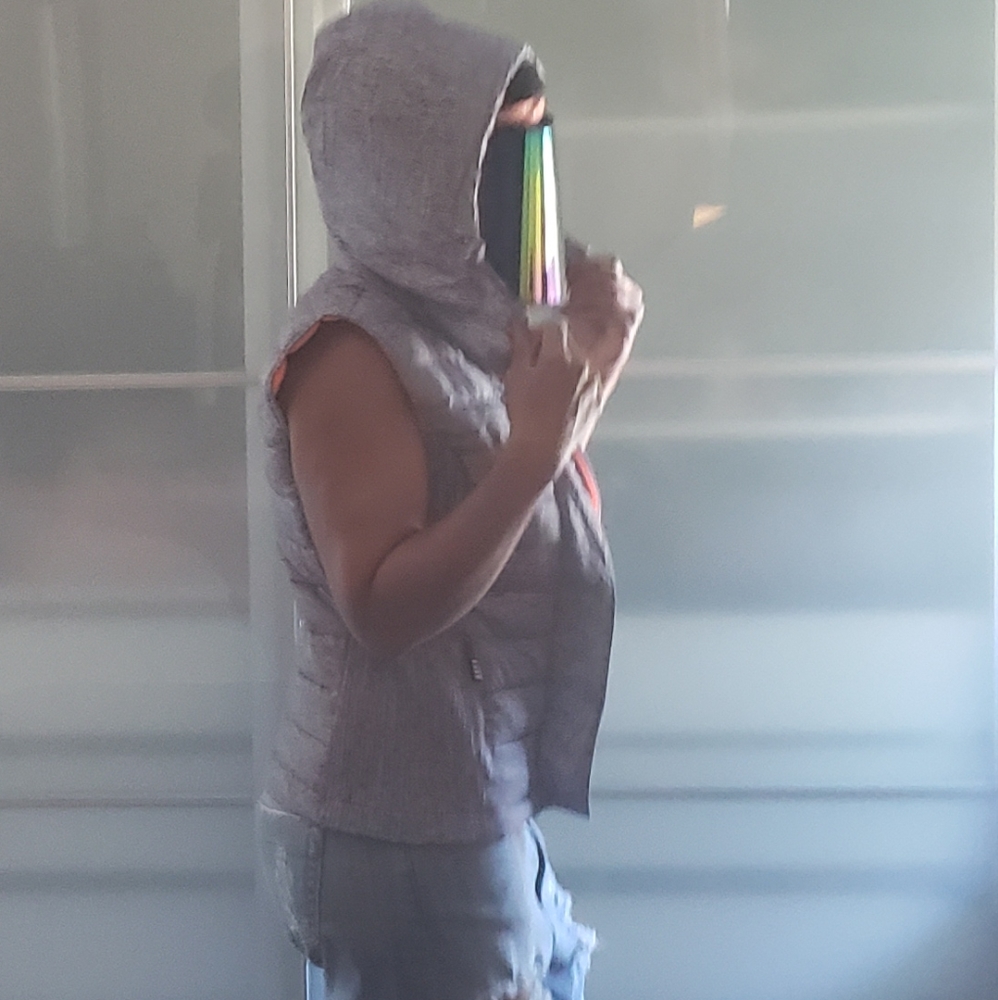 Vests - Picture 2 of 4